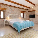 Deamicis Studios By Irundo