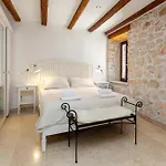 Deamicis Studios By Irundo
